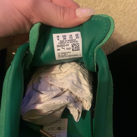 Green Haribo Pumas- size 7 - Picture 3 of 5